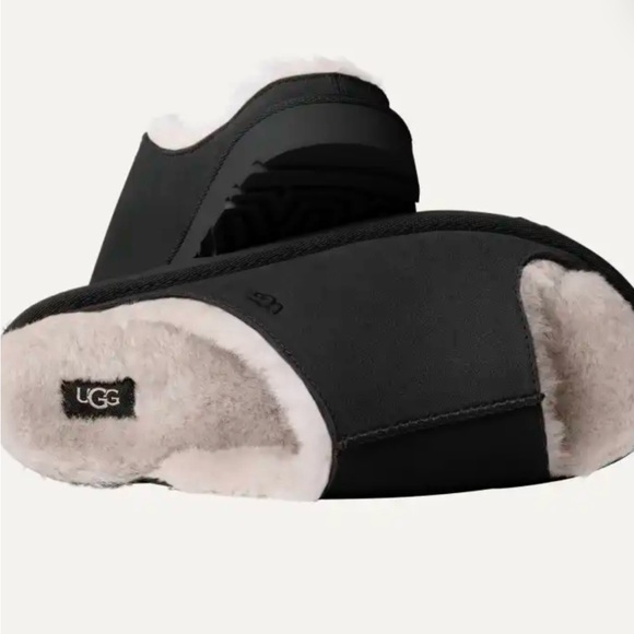 UGG Greenport Slides - Picture 1 of 5